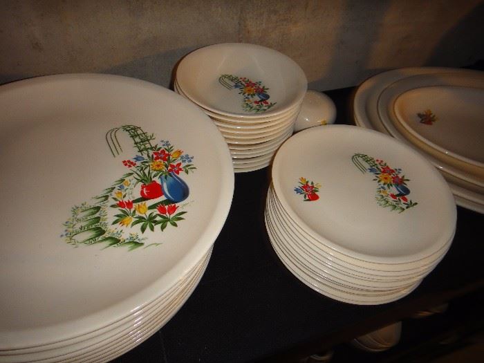 Vintage Dish set, unmarked 
