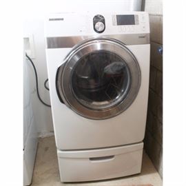 Samsung Dryer: A Samsung dryer in white. This front loading dryer with steam technology sits upon a singular drawer pedestal.
This item coordinates with 17COL101-097 in this sale.
