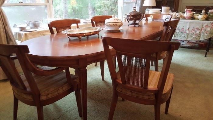 Mid Century Italian Style Dining Table with 6 Chairs, 2 Leaves and Table Covers by White Furniture
