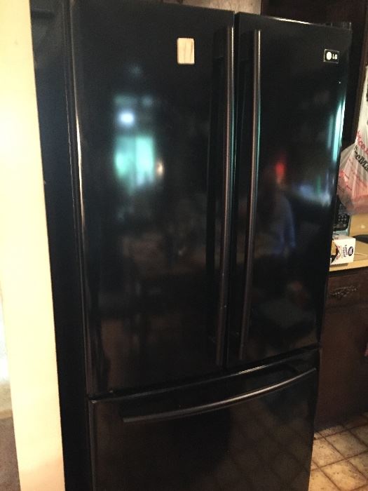Very good refrigerator in fine, clean condition.  Large freezer across bottom.