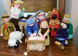 COOL Vintage HAND CROCHETED Nativity Set