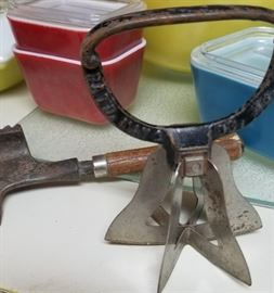 Antique/Primitive food cutter