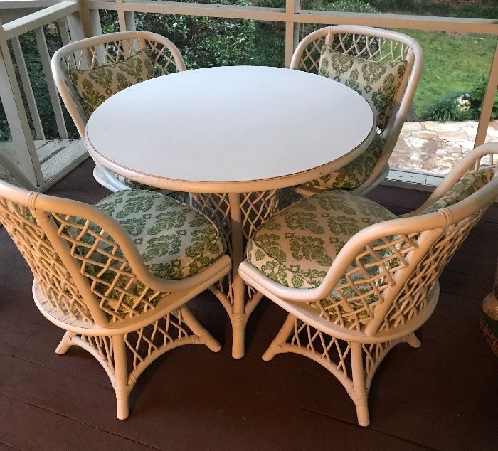 White Ratan table with 4 chairs 