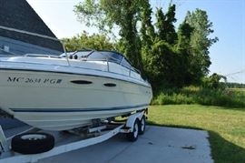 Sea Ray Cuddy Cabin 23.6 Feet with Trailer 75 gal tank