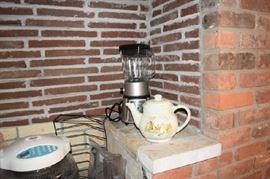 Cuisinart Blender, Wave Oven, Tea Pot