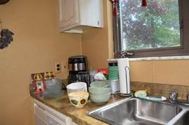 Bowls coffee maker, dishes