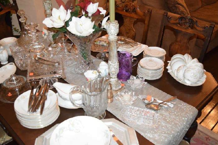 Dining table, table running, china, Badash Crystal Vase