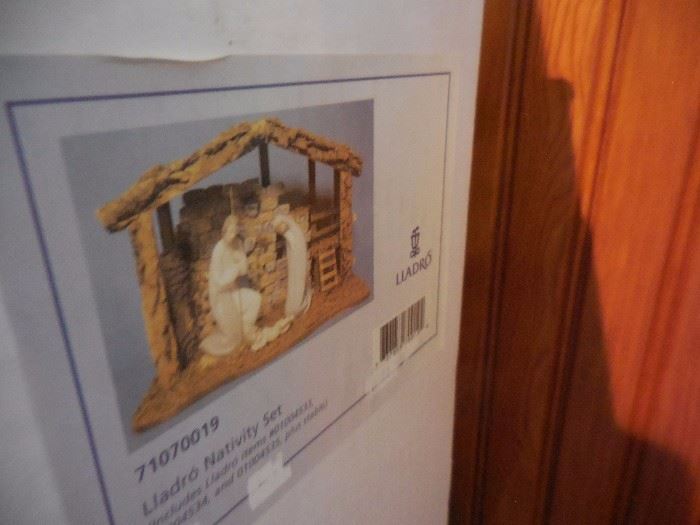 Lladro Nativity Set with Creche in Box