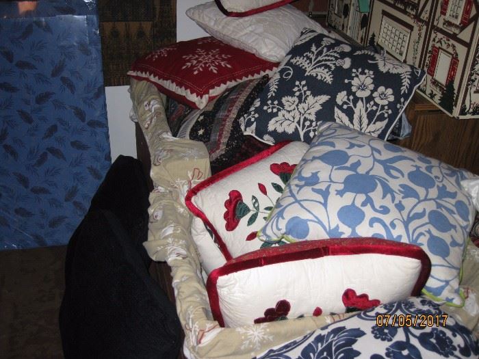 Lots and lots of super nice pillows. Many Christmas pillows and linens too.