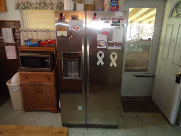 18 cu. ft. stainless steel refrigerator.