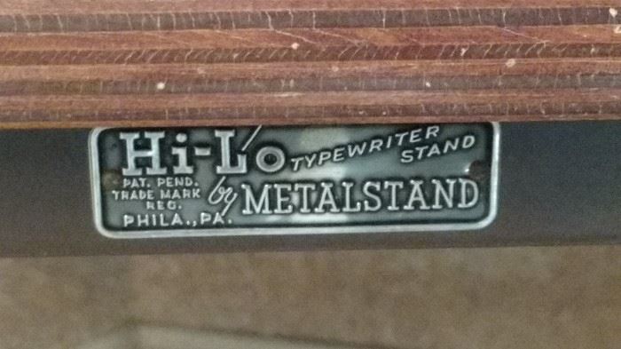 Hi-Lo Typerwriter MetalStand