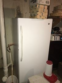 GE FREEZER-LIKE NEW!! GREAT WORKING CONDITION
