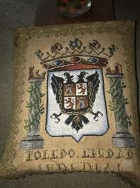 ANTIQUE ROYAL COAT OF ARMS / CREST NEEDLE POINT / WALL HANGING
