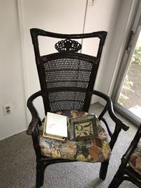 ANTIQUE CHAIR