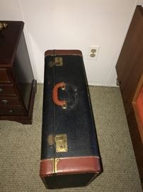 VINTAGE SUITCASE