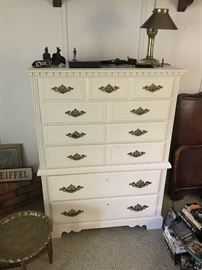 BROYHILL CREAM WHITE DRESSER / CHEST OF DRAWERS -- 38" WIDTH X 19" DEPTH X 50" HEIGHT