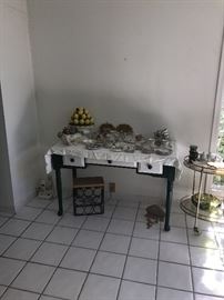 GLASSWARE, CHINA SETS, DECORATIVE PLATES, POTTERY