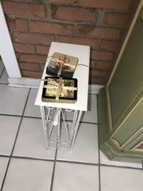 SLIM SIDE TABLE AND DRINK COASTERS