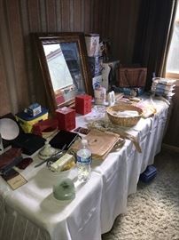 WOMENS ACCESSORIES AND HANDBAGS