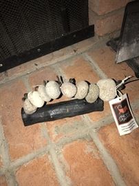 ANCIENT GRAPHITE ROCK ART