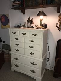 BROYHILL CREAM WHITE DRESSER / CHEST OF DRAWERS -- 38" WIDTH X 19" DEPTH X 50" HEIGHT