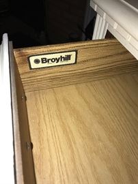 BROYHILL CREAM WHITE DRESSER / CHEST OF DRAWERS -- 38" WIDTH X 19" DEPTH X 50" HEIGHT