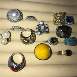 COSTUME RINGS