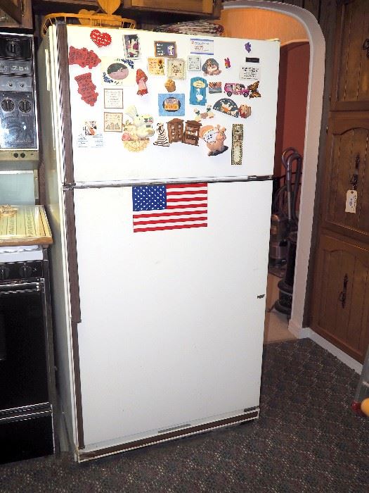 Kenmore 19.1cu ft Refrigerator/Freezer Model 68941