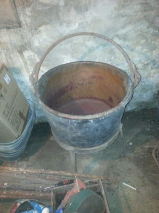 COPPER BUCKET WITH STAND AND WE HAVE THE PADDLE AS WELL . THIS ITEM HAS A RESERVE
