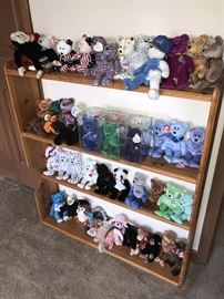 HUGE COLLECTION OF BEANIE BABIES 