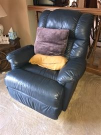 LEATHER RECLINER CHAIR