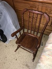 KIDS ROCKING CHAIR