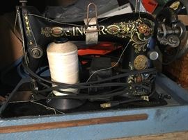 1913 Singer Sewing Machine