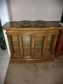 LIGHTED DISPLAY CABINET