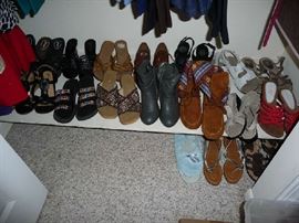 WOMEN'S SHOES-SIZE 6