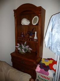 SMALL DRESSER WITH HUTCH, DECOR