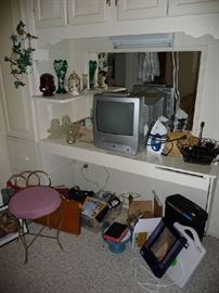 DECOR, TV, VANITY CHAIR