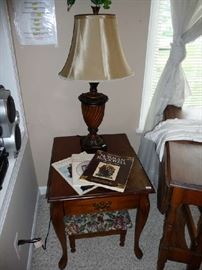 END TABLE & LAMP (1 of 2)