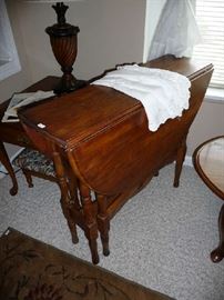 WOOD DROP LEAF ROUND TABLE