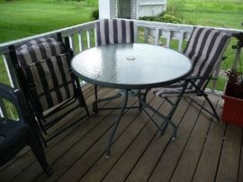 PATIO SET WITH 4 CHAIRS