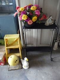 STEP LADDER, METAL SHELF