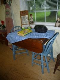 DROP LEAF TABLE WITH 2 CHAIRS 