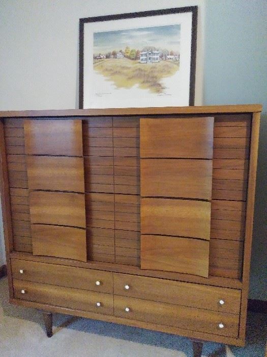 Mid-Century modern 5 drawer chest