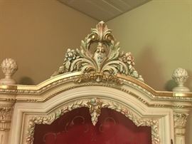 Detailing of the corner Cabinet 