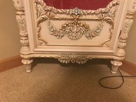 Detailing of Corner Cabinet 