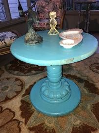 Adorable shabby blue table 