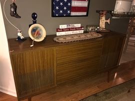 Mid Century Console Stereo - Looks great - Doesn't work 