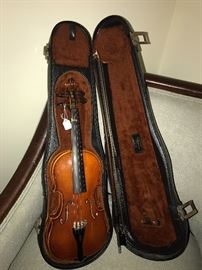 Glaesel Adjusted Model V131e - 1982 - Violin, Case and Bow. 