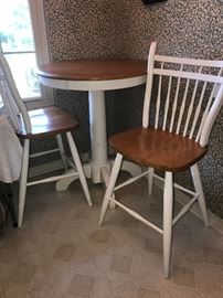 Modern, quality Hightop table and 2 chairs - Excellent condition 
