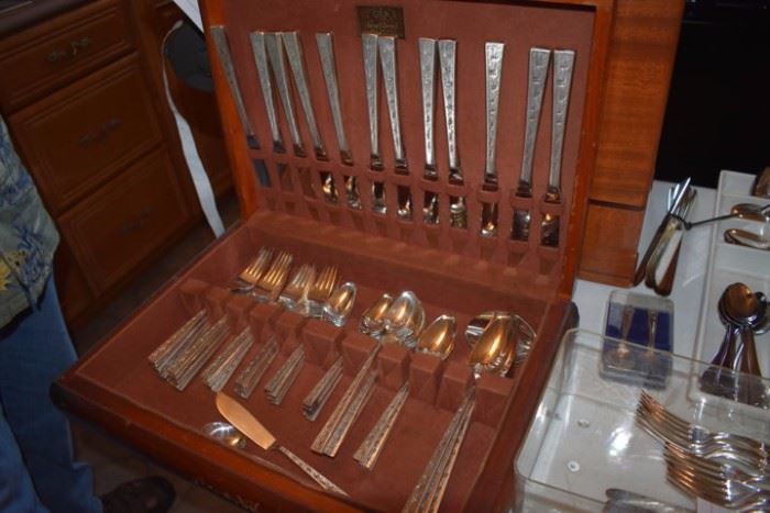 Rogers Silverplate - Beautiful Set: 69 pcs.: 12 Dinner Forks, 12 Salad Forks, 12 Knives, 12 Spoons, 12 Ice Tea Spoons, and 9 Serving Pieces